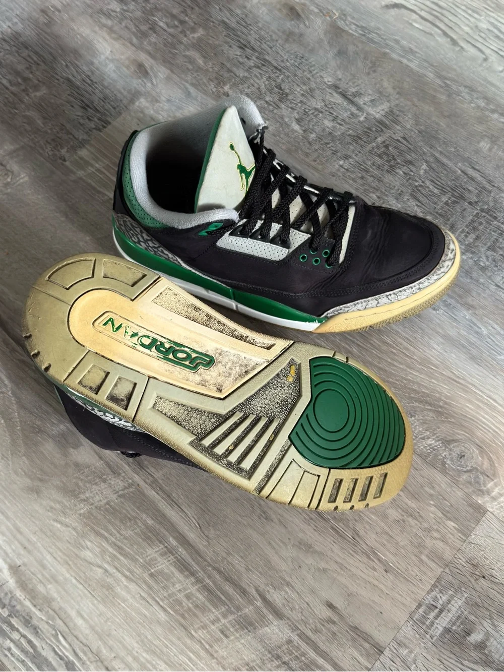Jordan Retro Low-Top Sneakers in Black and Green